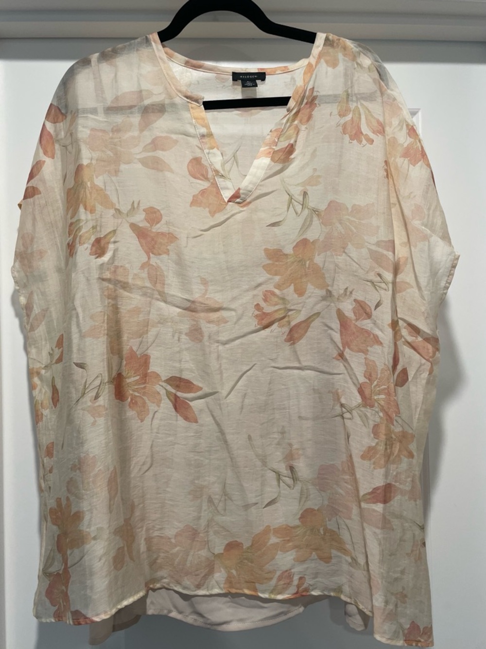 Halogen Cream Floral V-Neck Tunic